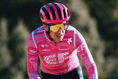 El ciclista ecuatoriano Richard Carapaz se encuentra ubicado en el puesto 12 de la general.