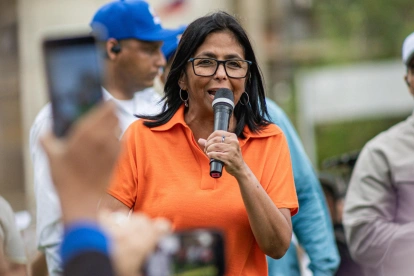 Delcy Rodríguez anuncia cambios en su gabinete mientras continúa la búsqueda de desaparecidos en Venezuela.