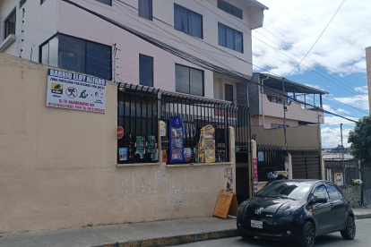 En el sur de Cuenca, los vecinos del barrio Eloy Alfaro vivieron momentos de terror durante un robo y balacera que se registró el sábado.