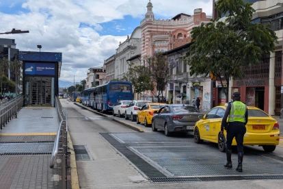 El sistema de Pico y placa en Quito limita circulación de placas 3 y 4 en dos horarios de mayor flujo vehicular diario.