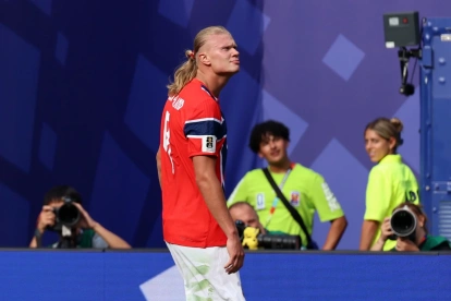 El noruego Erling Haaland celebra el gol del 0-1 durante el partido de octavos de final de la Copa Mundial de la FIFA 2026 entre Brasil y Noruega.