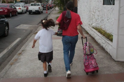 La gobernadora Aurora Valle anunció que 16 unidades educativas de Manta, Montecristi y Jaramijó estarán bajo vigilancia permanente.