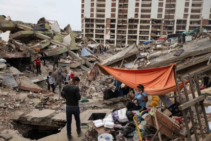 Con más de tres mil muertos por sismos en Caracas y La Guaira, Venezuela enfrenta una crisis donde la retórica oficial no puede rescatar sobrevivientes.