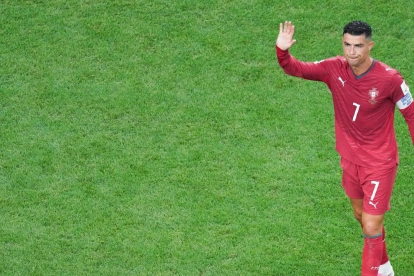 Cristiano Ronaldo saluda a la afición tras la eliminación de Portugal en el Mundial 2026.