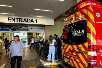 El centro comercial cerró sus puertas tras la balacera.