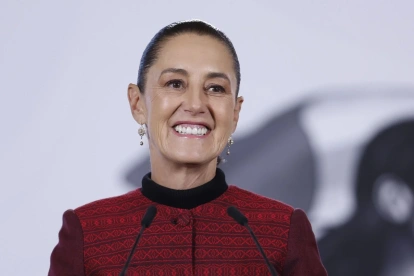 Ante los lamentables episodios de agresiones, homofobia y racismo que mancharon la imagen de México en el Mundial, la presidenta Sheinbaum actúa como si poner cara de palo y una sonrisa ensayada fuera a desaparecer la verdad.