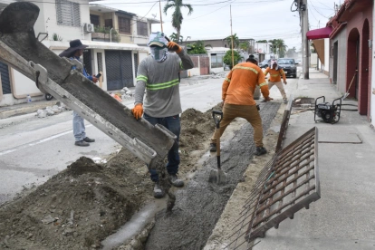 La primera etapa del soterramiento en Urdesa Central estará lista en julio, según el Municipio.