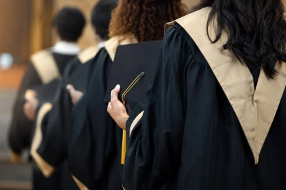 Jóvenes y adultos podrán culminar el bachillerato mediante Quito Vuelve al Aula, una modalidad virtual con horarios flexibles e inscripciones abiertas.