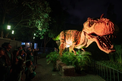 Los modelos y animatronics fueron desarrollados por artistas e ingenieros ecuatorianos.