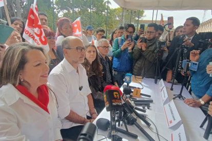 Juan Cristóbal Lloret y Consuelo Orellana (d) son los precandidatos a la Alcaldía de Cuenca y Prefectura de Azuay por alianza entre el Partido Socialista y Renovación 63.