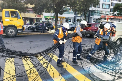Referencia. El Municipio de Quito denunció daños en la infraestructura del soterramiento tras intentos de robo de cables en la avenida Ajaví.