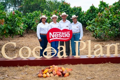 Agricultores de Plan Cacao, iniciativa de Nestlé Ecuador. De izquierda a derecha: Patricia Naranjo, Linda Vargas, Walter Vargas y Daniela Vargas.