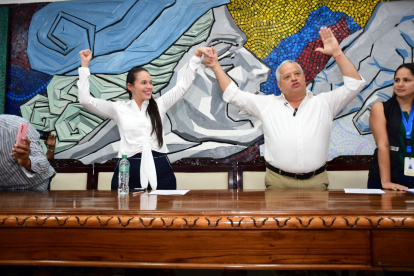 Marcos Zambrano, rector de la ULEAM, y Gema Verduga, directora provincial de ADN, inscribieron su precandidatura, el binomio del oficialismo por la prefectura en Manabí
