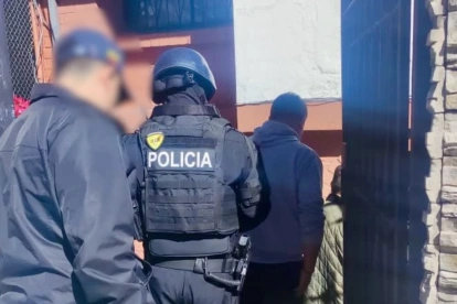 Según la investigación, las revisiones de procesos de compras habrían generado conflictos que derivaron en el crimen.