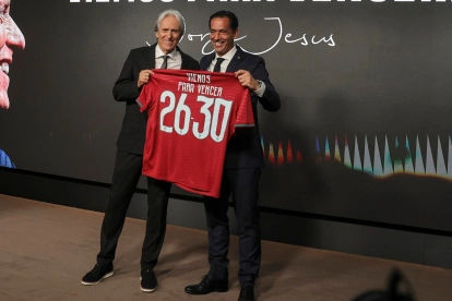 Jorge Jesus (izq.), en su presentación como DT de Portugal.
