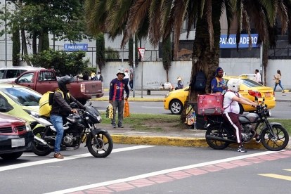 Autoridades municipales y empresas de delivery trabajan en protocolos de seguridad para proteger a más de 10.000 repartidores en Quito.