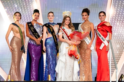 La proclamación de la Reina de Chone estuvo acompañado de la actual Miss Universo Ecuador y la Miss Ecuador.