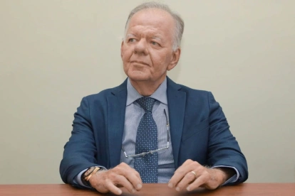 Xavier Zavala Egas es profesor de Derecho Penal y catedrático universitario. Fue presidente de la Corte Superior de Justicia del Guayas y  miembro de la Comisión Anticorrupción del Ecuador.