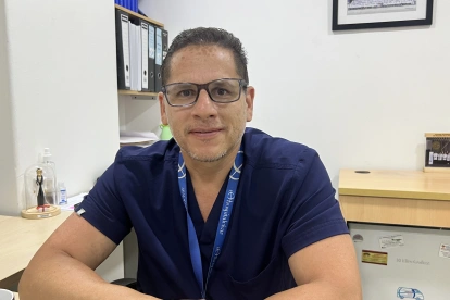 Juan Carlos Aveiga Parra asumió el Ministerio de Salud tras una trayectoria de casi una década en el Hospital Alcívar, donde fue director médico.