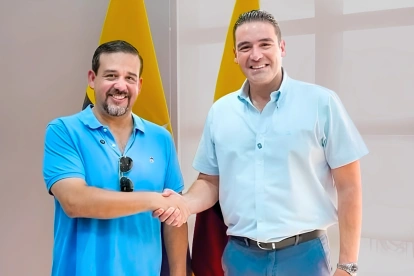 El prefecto de Guayas, Carlos Encalada (izquierda), y el alcalde de Samborondón, Juan José Yúnez, se reunieron este viernes 10 de julio de 2026.