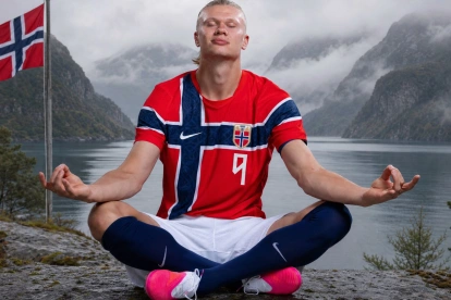 Haaland es apodado "El Cyborg" o "El Vikingo". Los sobrenombres hacen referencia a su físico imponente, potencia y capacidad goleadora casi mecánica.