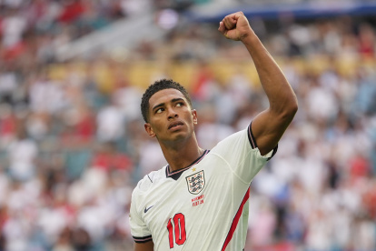 Jude Bellingham anotó los dos goles de la Selección de Inglaterra.
