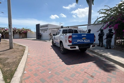 El cuerpo de David Gabriel Macías Villamar, hermano menor de alias ‘Fito’, asesinado dentro de una urbanización en Olón, permanece en la morgue de Santa Elena.