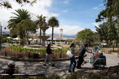 El corazón de Cumbayá es su parque central. Recientemente fue intervenido tras los reiterados pedidos de los vecinos.