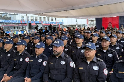 El equipo USAR ECU - 01 del CBQ recibió un homenaje por su trabajo de búsqueda y rescate en Venezuela.