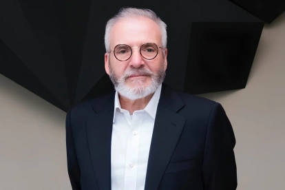 Jaime Orlando Santofimio Gamboa visitó la UEES para analizar los desafíos de la contratación pública, la transparencia y el impacto de la inteligencia artificial en la gestión estatal.