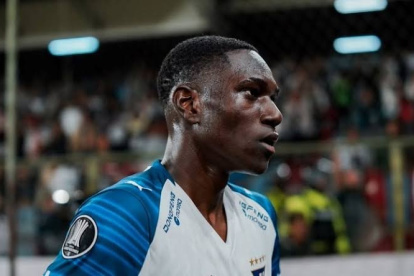 Josué Caicedo destaca como lateral izquierdo.
