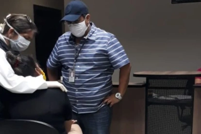 Agentes de Fiscalía y de la Policía suelen ejecutar operativos para rescatar a las víctimas de trata de personas en Ecuador.