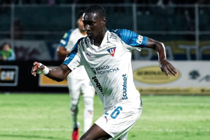 Josué Caicedo destaca como lateral izquierdo.
