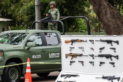 El Ejército Mexicano destruye 610 fusiles y 92 pistolas, así como 5,013 cargadores y 316,036 cartuchos de munición durante una ceremonia oficial en la 9ª Zona Militar de Sinaloa, México, el 9 de marzo de 2026.