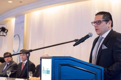 Cada cambio de ministro, como ahora con el Dr. Juan Carlos Aveiga, parece vender la ilusión de que finalmente llegó la persona que encontrará la fórmula para resolver décadas de deterioro institucional.