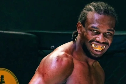 Mayton Perea durante los instantes previos a uno de sus combates como peleador profesional de artes marciales mixtas.