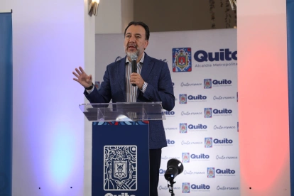 El alcalde de Quito, Pabel Muñoz, durante una rueda de prensa este 14 de julio de 2026.