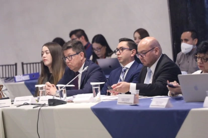 Los abogados Rafael Oyarte e Ismael Quintana defendieron a la exministra Inés Manzano durante el juicio político en la Comisión de Fiscalización.
