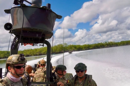 Altos mandos de ambos países recorrieron zonas estratégicas de Esmeraldas para evaluar operaciones de control.