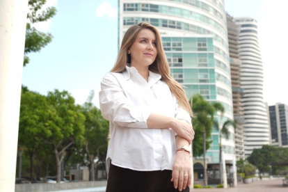 Ariana Arias impulsa el crecimiento empresarial con estrategias digitales desde la comunicación.