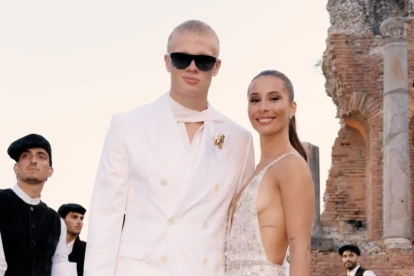 Erling Haaland e Isabel Haugseng Johansen asistieron al exclusivo desfile de Dolce & Gabbana celebrado en Sicilia.