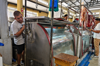 Comerciantes afirman que han contenido parte del incremento de los precios para no perder a sus clientes habituales.