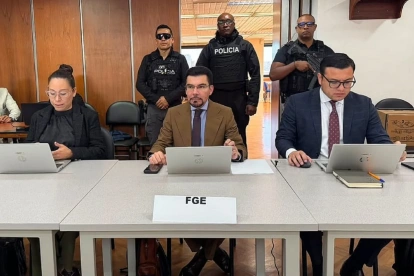 El fiscal Carlos Alarcón lidera la acusación en el caso Progen, un proceso marcado por los cuestionamientos a la prisión preventiva solicitada.