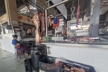 Carniceros y clientes reportan alzas en la carne de res durante este 2026.