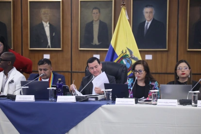 Comisión de Fiscalización tramita el juicio político a Inés Manzano.