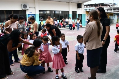 Educadores y padres debemos asumir nuestra responsabilidad cuando se develan cada día casos de falta de ética y moral pública y privada.