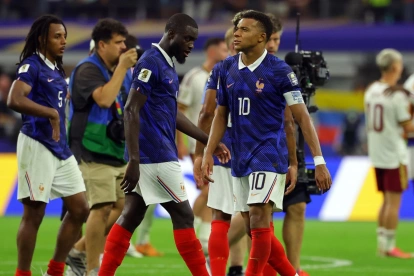 Kylian Mbappé (10) lamenta la derrota de Francia ante España, que pone a los galos en la disputa del tercer lugar ante Inglaterra.