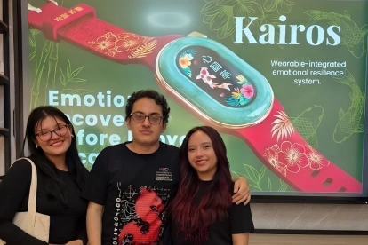 El equipo ecuatoriano presenta en China la pulsera que ayuda a detectar la ansiedad.