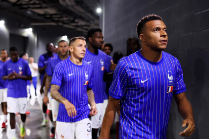 Kylian Mbappé (d) conducirá a su equipo en el partido por el tercer lugar del Mundial 2026.
