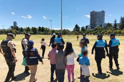 Cinco niños extraviados fueron encontrados tras operativo en el parque La Carolina de Quito